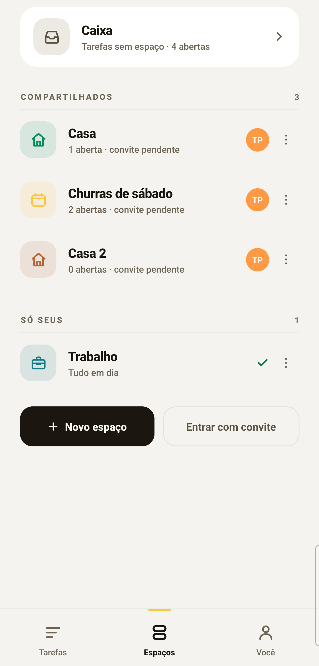 Lista de espaços do Aluza, com os compartilhados, os pessoais e o botão de entrar com convite